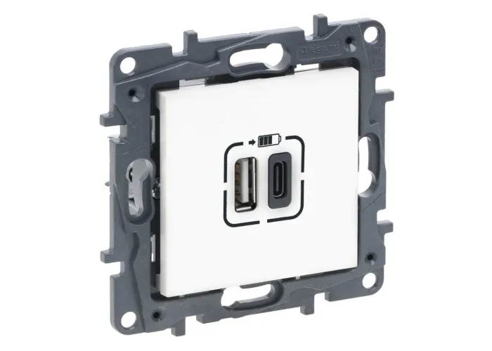 Розетка USB Тип А+C 12Вт+15Вт 5В Niloe Step 863140 Legrand